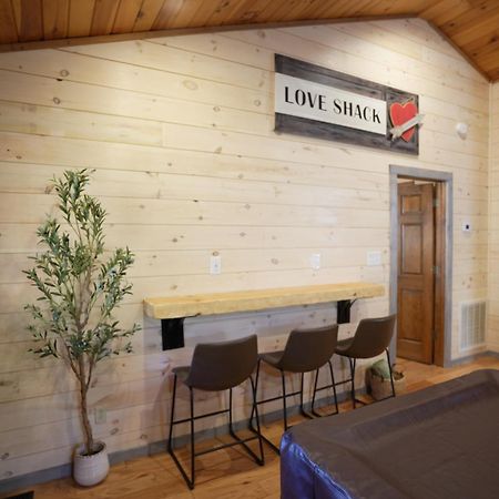 Love Shack Сивиървил Екстериор снимка